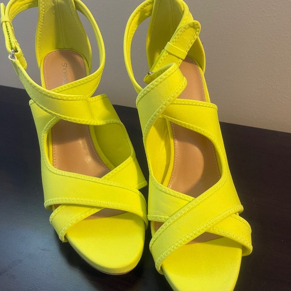 Beautiful Neon Heeled Summer Sandal - Picture 1 of 7